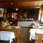Hotel Alpha Saas-Grund