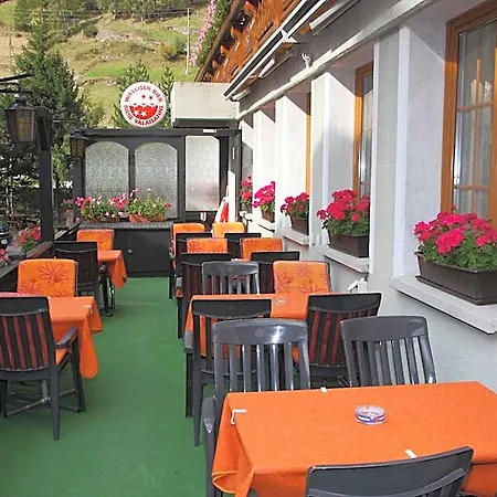 Hotel Alpha Saas-Grund